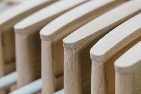 暮らしに溶け込む、ローランド×カリモク家具の新作。天然木を活かした家具仕上げのデジタルピアノを発売