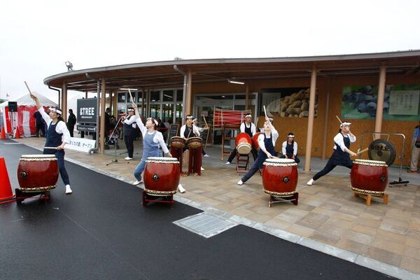 “道の駅木更津うまくたの里”で、《2025年 8周年祭》を開催！10月30日(木)～11月3日(月・祝)は、“8”にまつわるお得なイベントが目白押し！