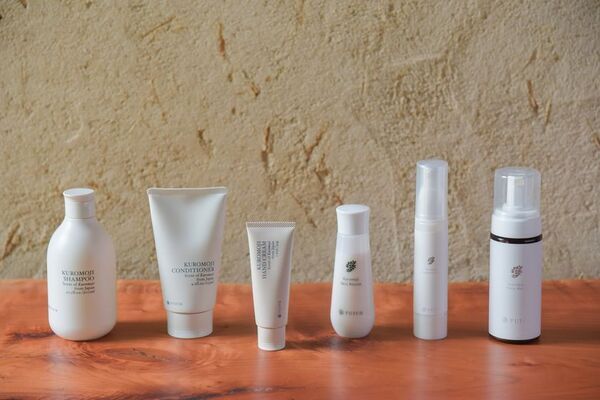 日本の森から生まれたアロマ「yuica」あなたの手と心を癒す恵み『KUROMOJI HAND CREAM』新発売