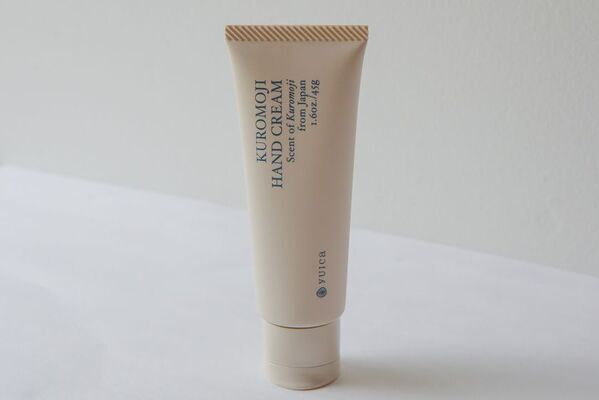 日本の森から生まれたアロマ「yuica」あなたの手と心を癒す恵み『KUROMOJI HAND CREAM』新発売