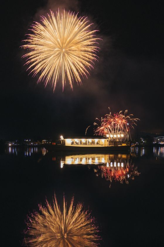 凛とした富士と、煌めく冬花火　河口湖唯一の屋形船レストランが贈る、期間限定「冬花火特別プラン」予約開始！