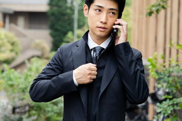 僅か2mmの宇宙服素材×仕立てのプロの技術　ビジネスもカジュアルもこなす新感覚2Wayテーラードジャケット、10月29日から先行発売