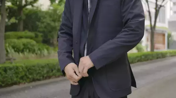僅か2mmの宇宙服素材×仕立てのプロの技術　ビジネスもカジュアルもこなす新感覚2Wayテーラードジャケット、10月29日から先行発売