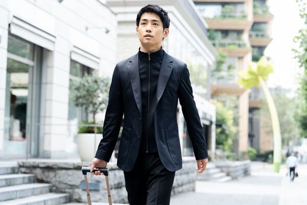 僅か2mmの宇宙服素材×仕立てのプロの技術　ビジネスもカジュアルもこなす新感覚2Wayテーラードジャケット、10月29日から先行発売