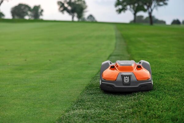 ハスクバーナ・ゼノアのロボット芝刈機6機種が環境省が推進する補助金制度の対象に採択