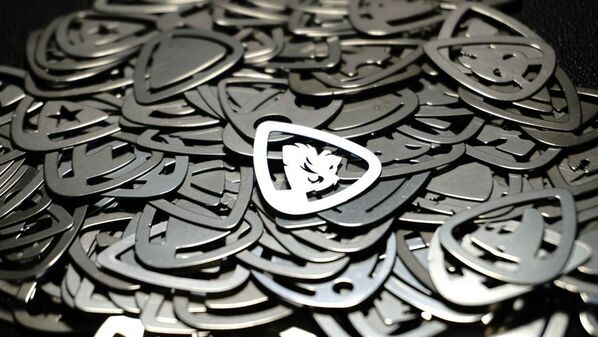 “音が変わる” 可変硬度チタン製ピック！　クラウドファンディング「GREEN FUNDING」にて目標金額1,500％達成の話題作が2025年10月30日(木)より発売開始！