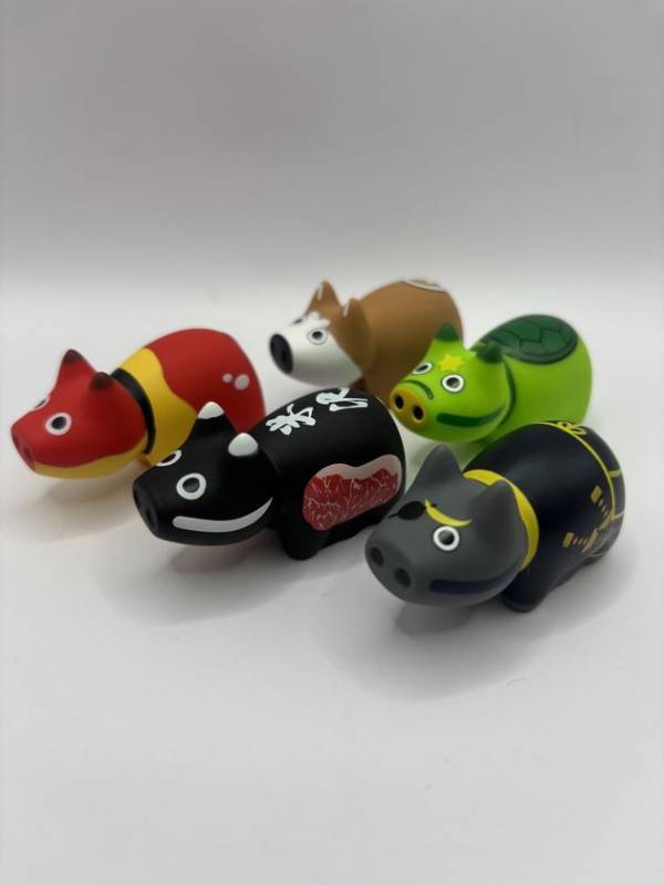 東北各地の“名所・名物”をテーマにした手のひらサイズの赤べこ「東北べこ～ず」5種類を11月10日(月)より本格販売開始