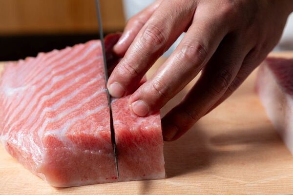 「名古屋で予約の取れない日本酒とマグロのお店「吟醸マグロ」京都四条高倉店で忘年会あとの〆に最適「漬け鮪のシジミ出汁茶漬け」新登場