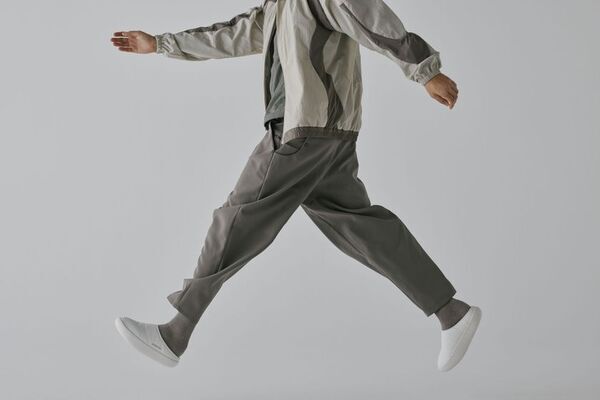 街での歩行もフィットネスへ　傾斜ソールで効果的な運動ができるシューズ「KAMOLEG 3.0」発売