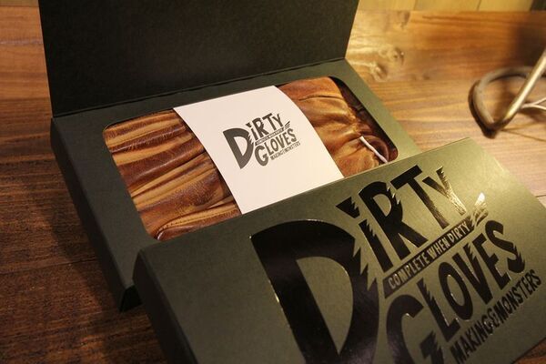 使い続けることで完成する本革レザーグローブ「DIRTY GLOVES」発売