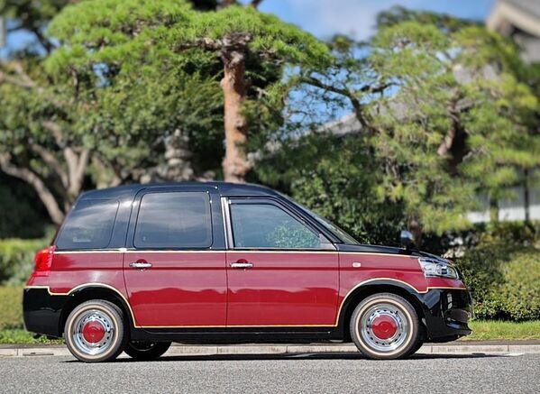 岩本モータース、明治記念館へ「特別仕様車」を納入、運用開始を発表　～現代の快適性を実現しつつ、クラシックなデザインを新たに採用～