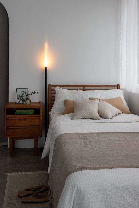 フロアライトをゼロから再構築シェードもベースもない、壁に立てかける新発想照明「NYOI」がMakuakeにて11月11日先行販売開始