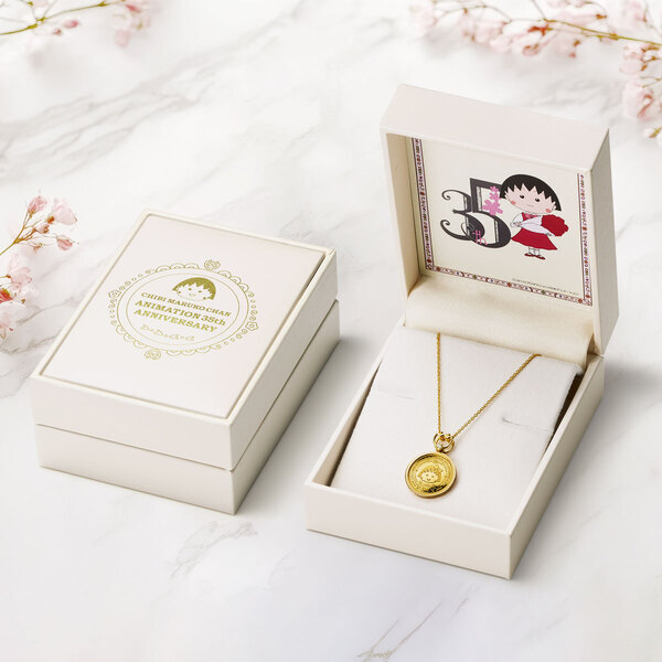 TVアニメ『ちびまる子ちゃん』が、純金コインの宝飾ペンダントで登場！