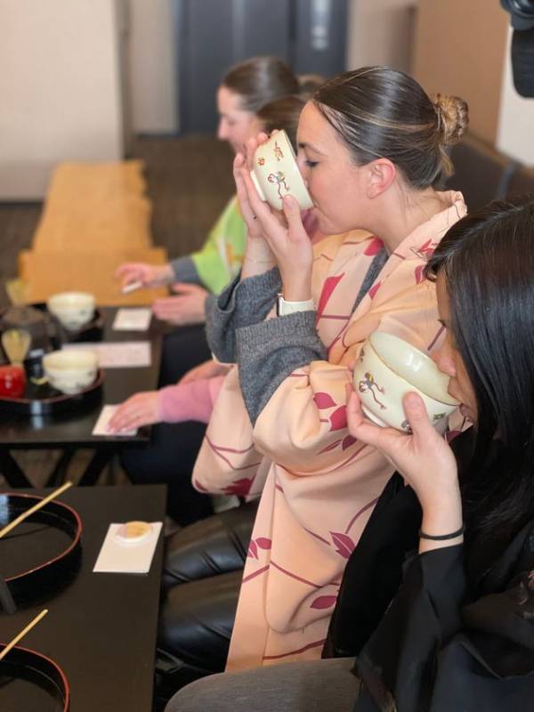 「抹茶バブル」到来　外国人中心に大抹茶ブームニセコ初の外国人向け「茶道体験」が大人気12月8日から第二回茶道体験会開催