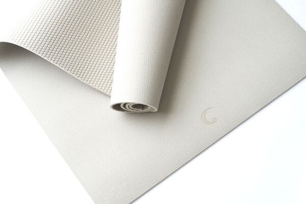 「一流の道具を、プロフェッショナルに」──3年の開発期間を経て生まれた“一生モノのヨガマット”「サダナ・コア 5mm」がいよいよ全国販売開始