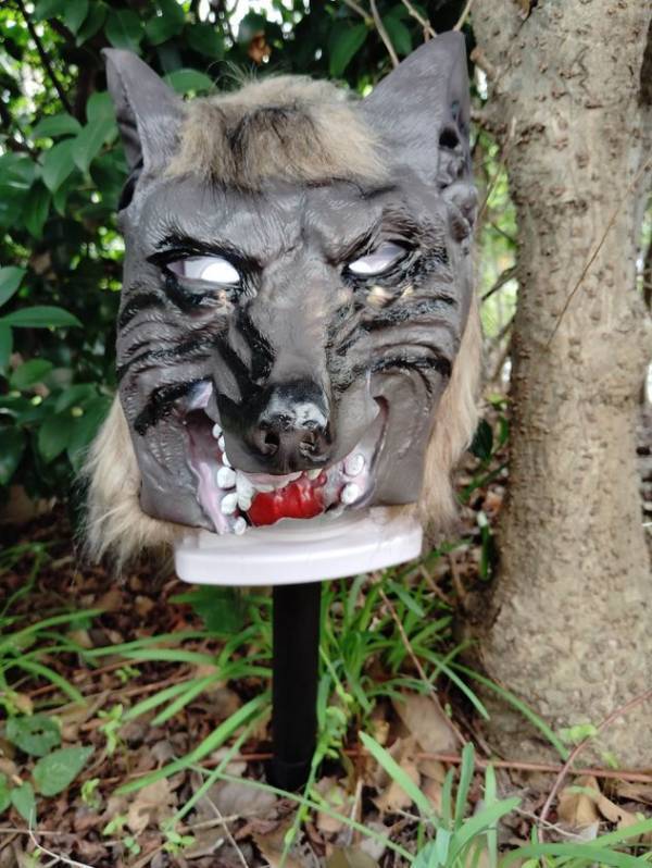 【災害級】熊被害対策に「猛獣ブロックW-1」を発売　熊など野生動物の接近をセンサーで感知、大音量×光×狼の威圧感で驚かせ忌避させます