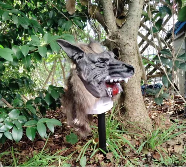 【災害級】熊被害対策に「猛獣ブロックW-1」を発売　熊など野生動物の接近をセンサーで感知、大音量×光×狼の威圧感で驚かせ忌避させます