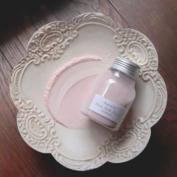 まろやかなお湯と幸福感あふれる香りで、癒しのホリデータイムを。新商品「ミルクバスパウダー」他、人気のボディケアアイテムとバスグッズを詰め込んだ3種のクリスマスコフレが登場