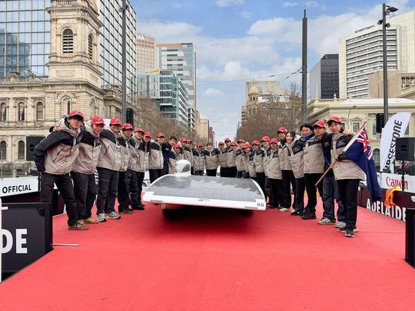 オーストラリア大陸3,000km縦断レースで日本勢2位の完走！「工学院大学ソーラーチーム」世界大会参戦報告会を開催