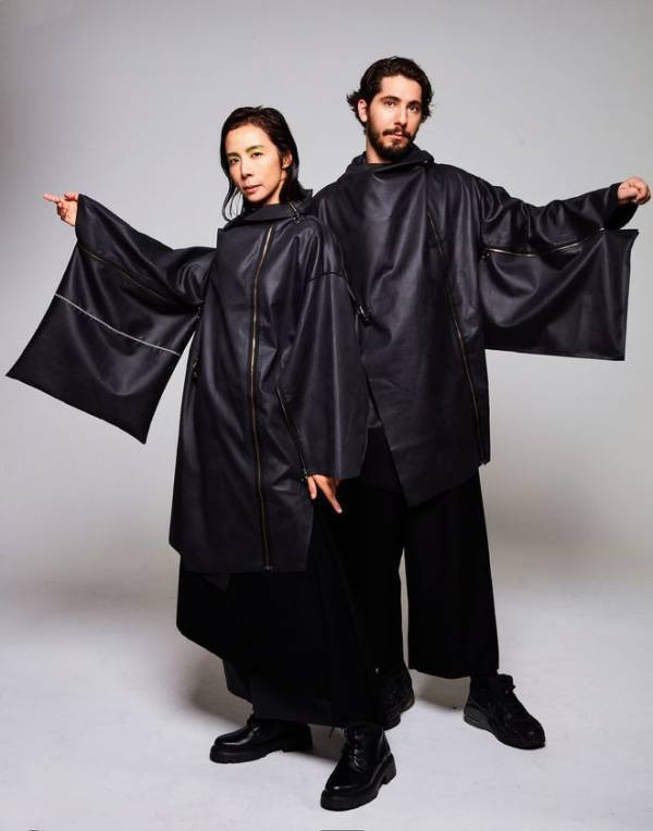 革新的なグローバル視点を持つアジアのデザイン賞DFA AWARDミハイルギニスアオヤマ「キモノ コートストール」が世界的なデザイン賞「DFAアジアデザイン・アワード2025」を受賞