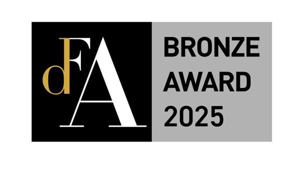 革新的なグローバル視点を持つアジアのデザイン賞DFA AWARDミハイルギニスアオヤマ「キモノ コートストール」が世界的なデザイン賞「DFAアジアデザイン・アワード2025」を受賞