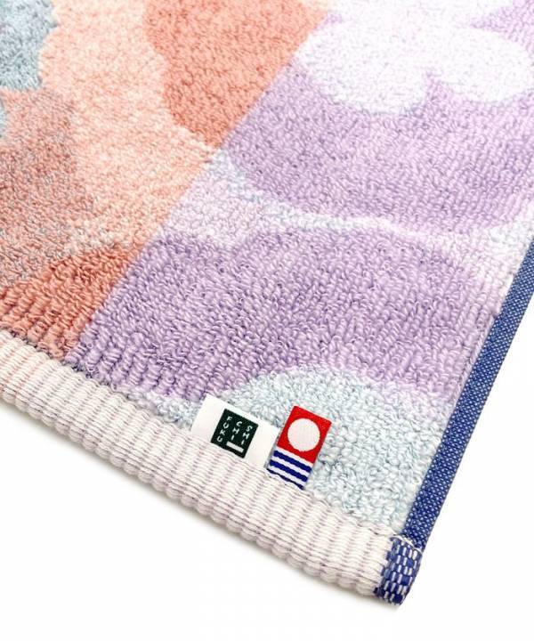 多彩な花柄を美しく表現、多色ジャガード技術を生かした今治タオル「モニ」シリーズからハンドタオルが登場！