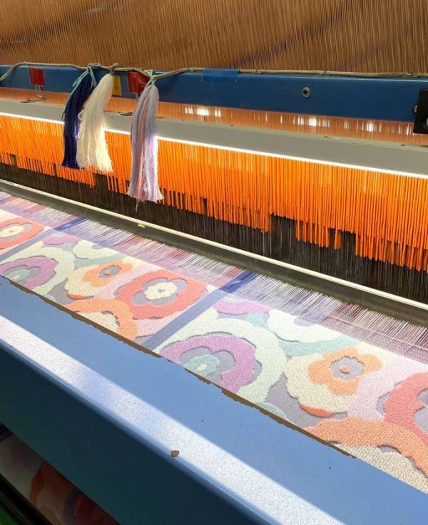 多彩な花柄を美しく表現、多色ジャガード技術を生かした今治タオル「モニ」シリーズからハンドタオルが登場！