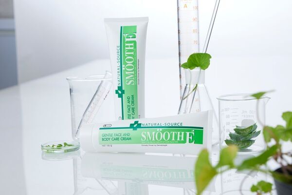 『あとはあとに残さない』タイ発「ロングセラーのあとケアクリーム」スムースEクリーム　キービジュアルとコピー、ECサイトを刷新！