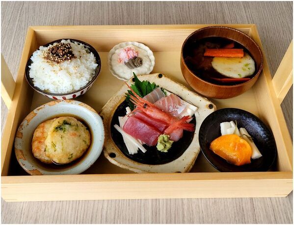 ＼道の駅ほうじょう×鳥取大学の共同開発グルメが完成！／『道の駅ほうじょう　初冬到来！冬季限定メニュー解禁イベント！』を開催さらに地元酒造「梅津酒造」のあったか燗酒の試飲会も11/22～24で限定開催！