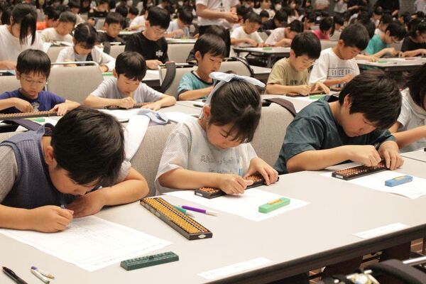 元甲子園球児の上重聡アナウンサーが、頭脳のスポーツと言われるそろばん大会の司会を進行！！