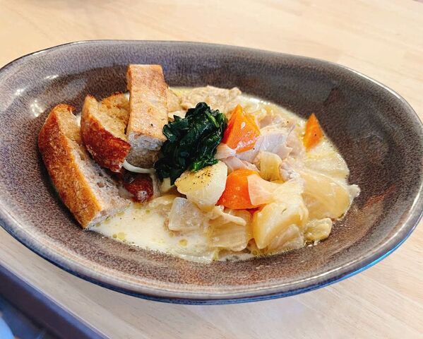 フレンチ歴18年工藤直也シェフが武井牧場のA2牛乳で作る特製ミルクスープ　期間限定で「NewStand＋」にて提供開始