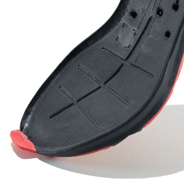 子どものための靴「瞬足」からスタートダッシュ時に威力を発揮する　「FIRE BOOSTER(ファイヤーブースター)」登場　足育思想に基づいた設計で快適な履き心地も実現