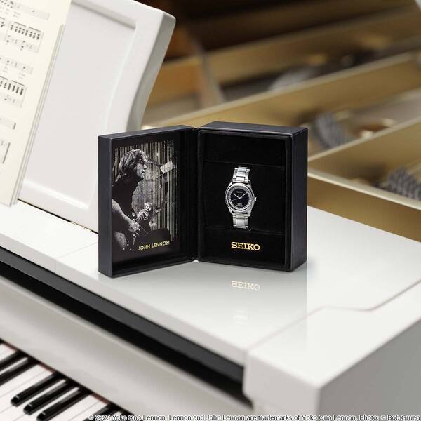 ジョン・レノン生誕85周年を記念したメモリアルな腕時計が登場！