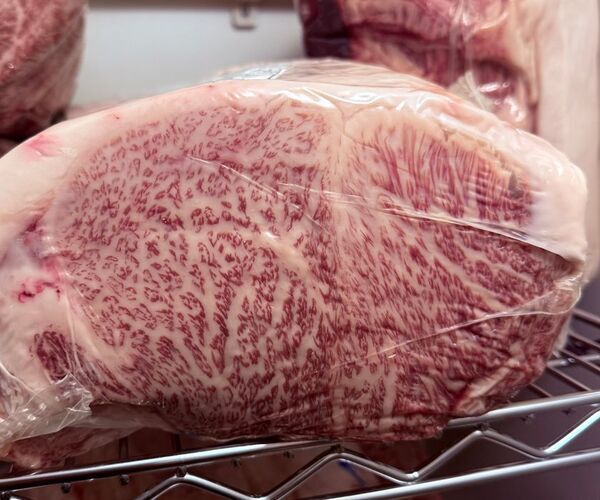 年末年始ギフトとして「最高級白老牛」を販売開始　国内優秀賞受賞個体 × 英国アワード3年連続受賞を記念した特別商品