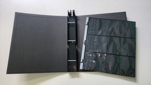 トレカをキズつけない“ページ差し替え機能”を備えた新機構の「リングレスカードバインダー」　Makuakeで1月21日まで販売