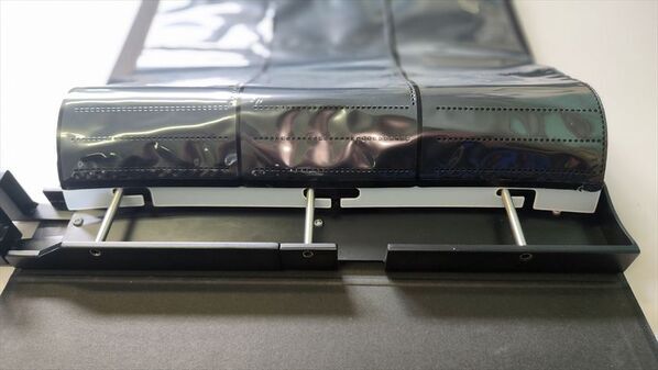 トレカをキズつけない“ページ差し替え機能”を備えた新機構の「リングレスカードバインダー」　Makuakeで1月21日まで販売