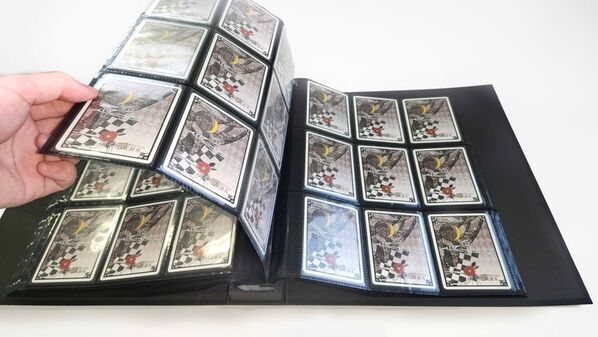 トレカをキズつけない“ページ差し替え機能”を備えた新機構の「リングレスカードバインダー」　Makuakeで1月21日まで販売