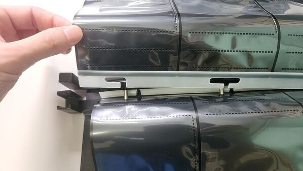 トレカをキズつけない“ページ差し替え機能”を備えた新機構の「リングレスカードバインダー」　Makuakeで1月21日まで販売