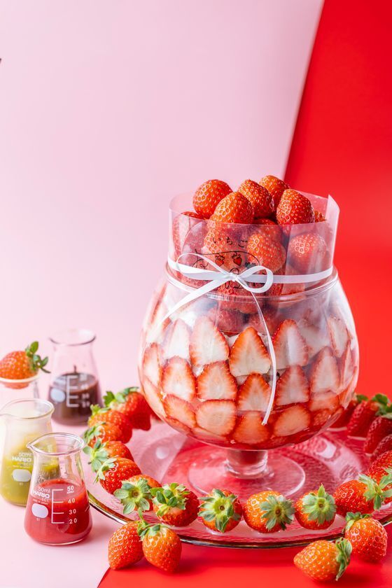 ＜いちごBonBonBERRY ATAMI HOUSE.＞静岡県産いちご100粒の贅沢パフェ！「あふれる100粒いちごパフェ」が12月5日(金)より新発売！