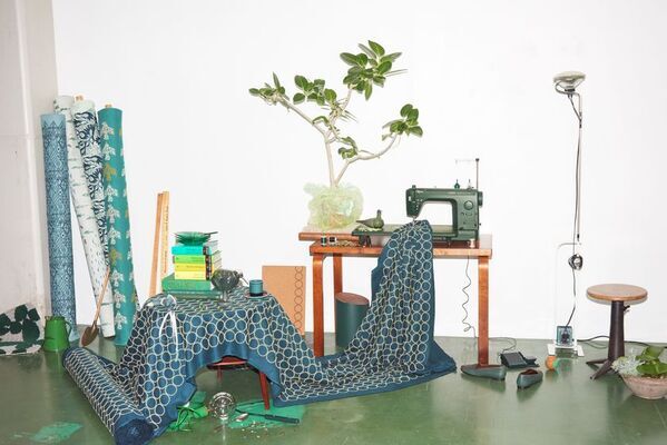 JUKIの職業用ミシンにミナ ペルホネンの世界を纏った限定モデル「SL-3700 mina perhonen」が登場