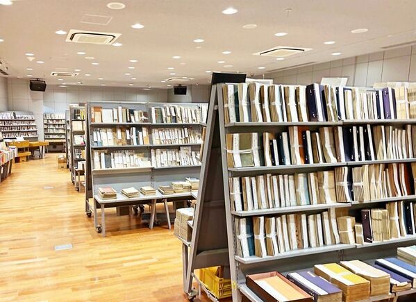 80年以上の歴史を持つ格式の高い古書即売展　新興古書大即売展を12/12(金)～12/13(土)東京古書会館にて開催