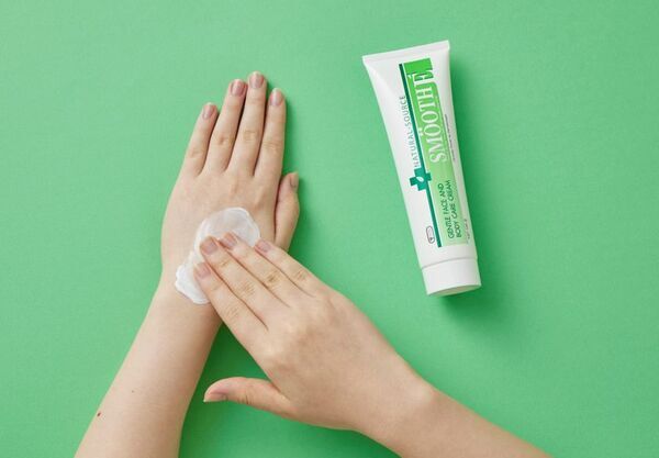 『あとはあとに残さない』タイ発「ロングセラーのあとケアクリーム」スムースEクリーム　2025年クリスマス限定オリジナルミラープレゼントキャンペーン開催中！