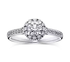 ホリデーシーズンに贈る最高級の輝き　大人のためのプロポーズギフト