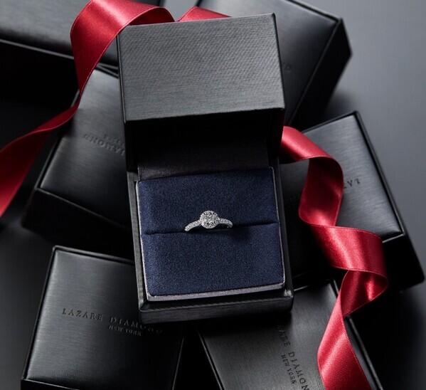 ホリデーシーズンに贈る最高級の輝き　大人のためのプロポーズギフト