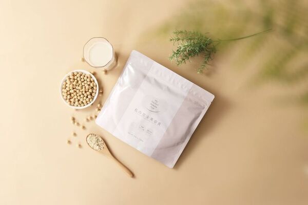 国産大豆プロテイン「私の完全美容食」がグルメハンバーガーショップ《ヴィレッジヴァンガードダイナー》とコラボ　美容と健康のためのアサイースムージーを12/8(月)より期間限定発売