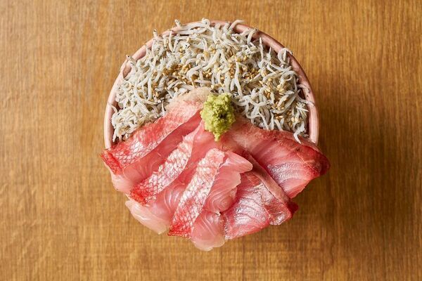 約15貫分の大迫力寿司！金目鯛を堪能できる「半身にぎり」が登場12月10日より金目鯛フェアを開催～冬の熱海に旬のごちそうが勢ぞろい！～