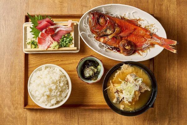 約15貫分の大迫力寿司！金目鯛を堪能できる「半身にぎり」が登場12月10日より金目鯛フェアを開催～冬の熱海に旬のごちそうが勢ぞろい！～