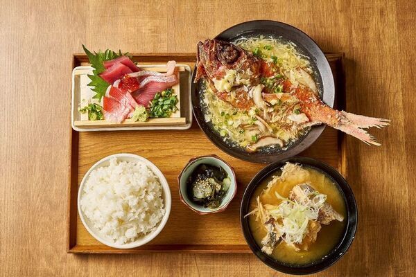 約15貫分の大迫力寿司！金目鯛を堪能できる「半身にぎり」が登場12月10日より金目鯛フェアを開催～冬の熱海に旬のごちそうが勢ぞろい！～