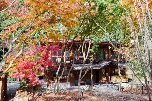 集まるほど、得をする。初旅応援フェア開催！先着20組限定　4名以上のご予約で1名無料　一棟貸ヴィラSHELTER.ブランドリレー