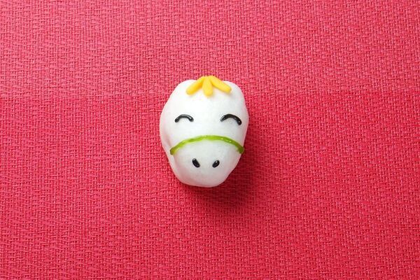 干支菓子がユニコーンに変身！？干支×ダジャレで6年目　新年の“初笑い”を届ける「ウマくいって ニコニコ～ん！」12月28日より期間限定販売